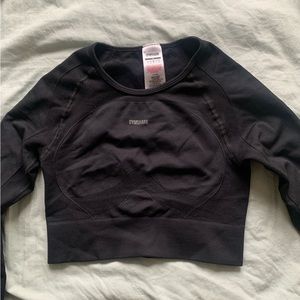 Black cropped Gymshark top